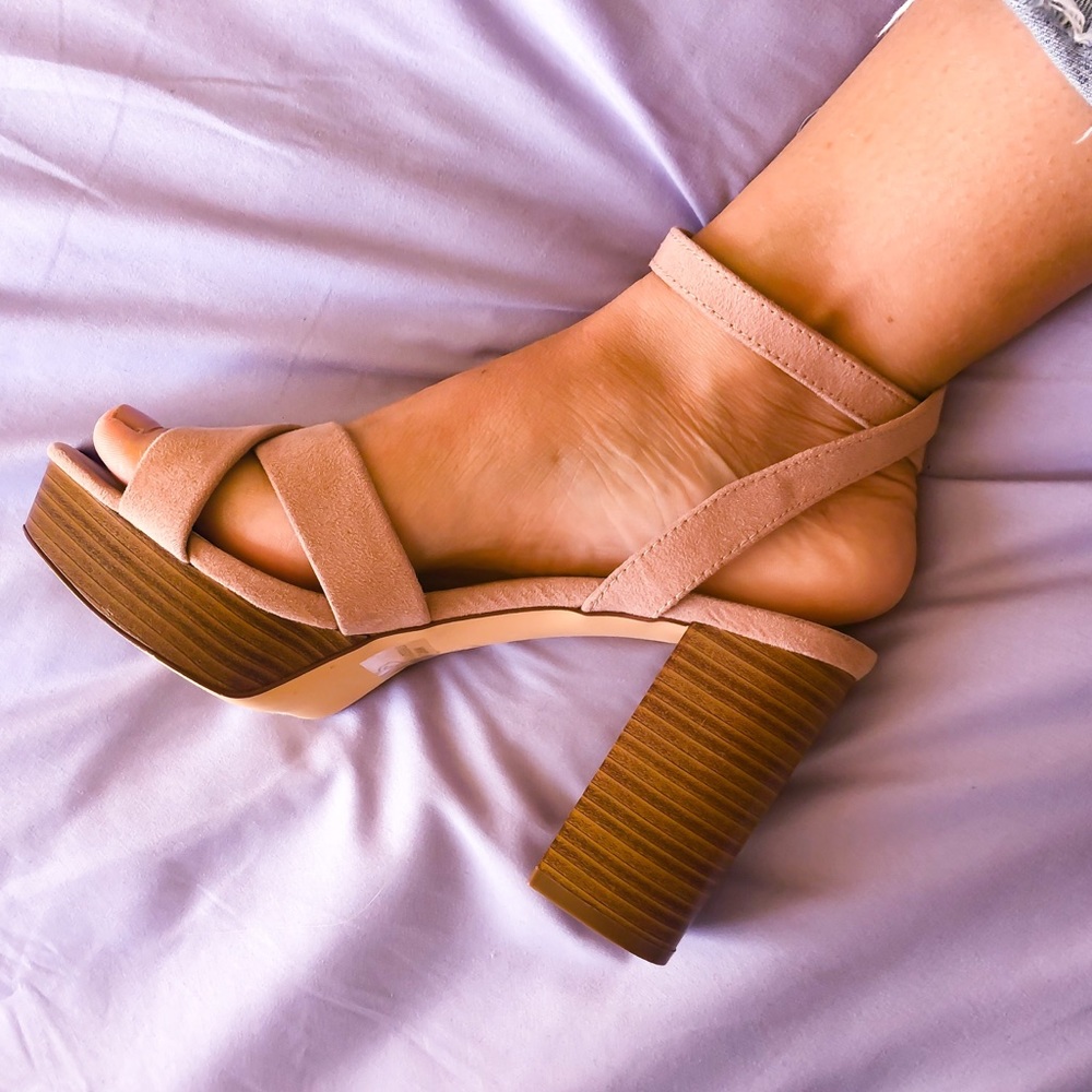 Lulu’s platform heels